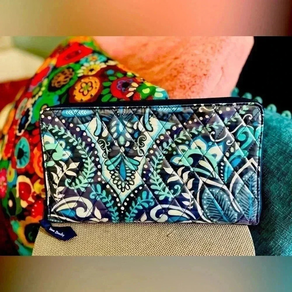 Vera Bradley Grand Travel Cosmetic Bag blue island medallion - Picture 1 of 8